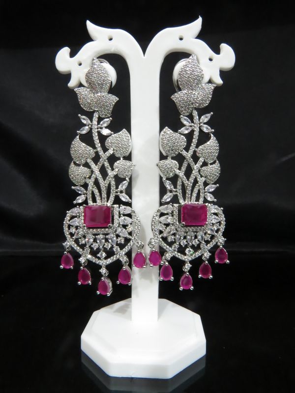 slim and long earrings magenta silver