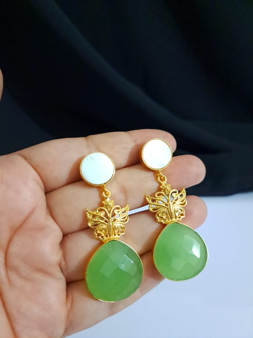 Big stone Pearl Earrings in light green