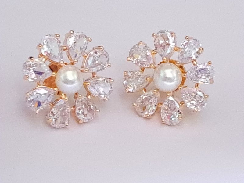 floral designer stud golden white