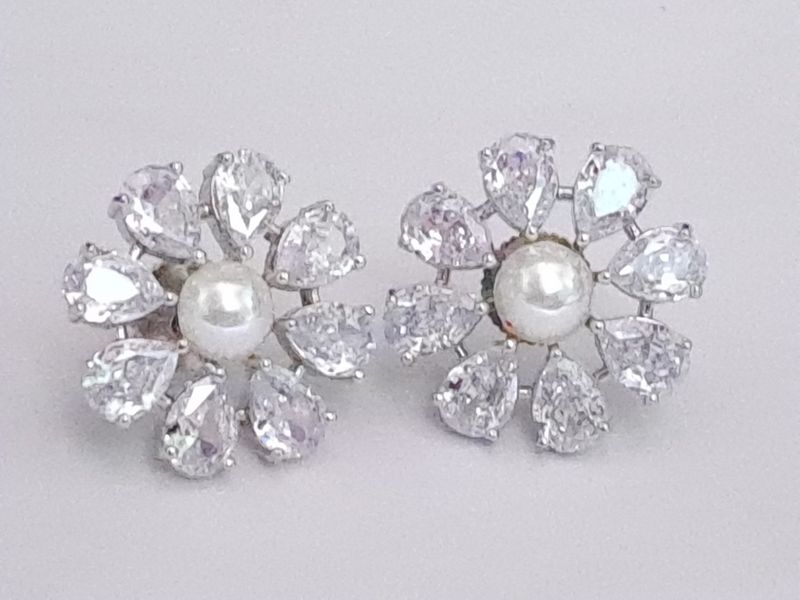 floral designer stud silver white