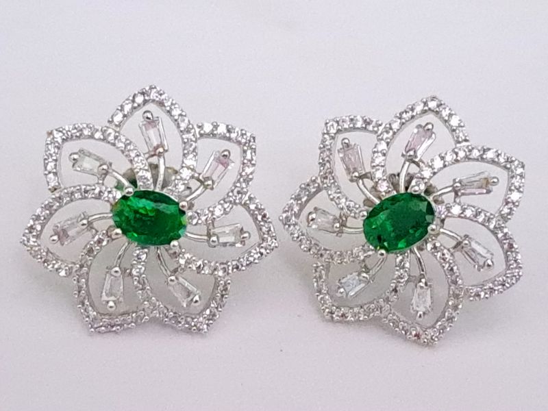flower with center oval stone in green silver