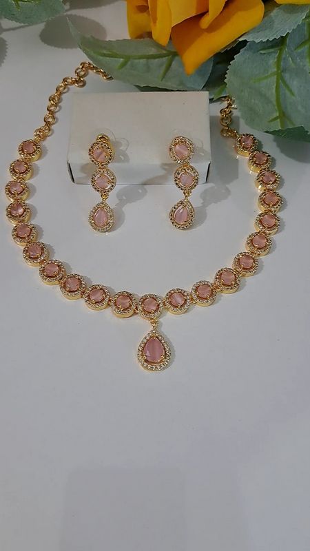 round shape pink ad necklace