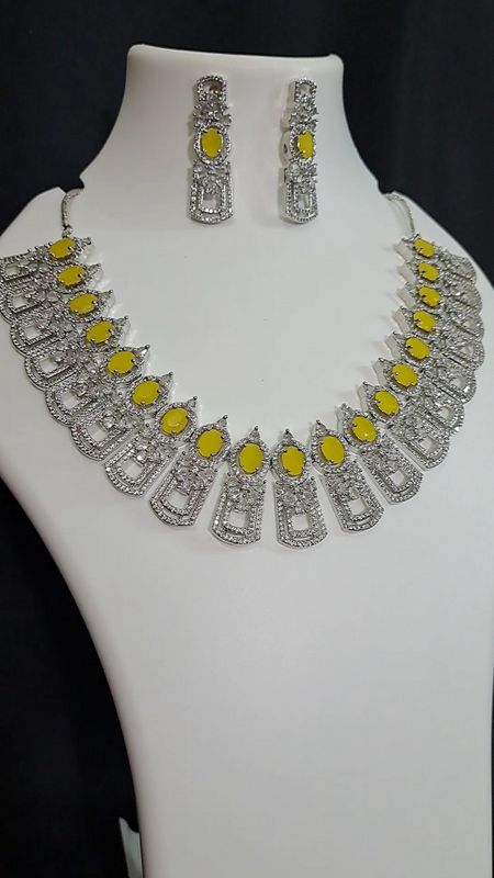 yellow ad necklace in silver