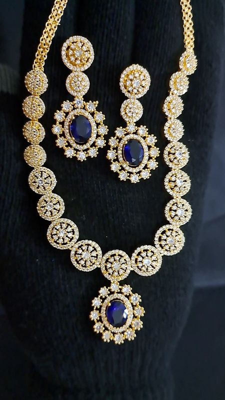 budget small ad necklace set in blue