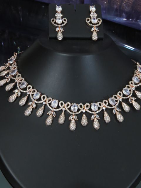 slim necklace with drop shape design