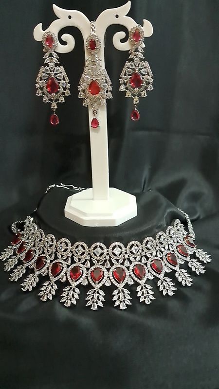 hydro red choker in silver